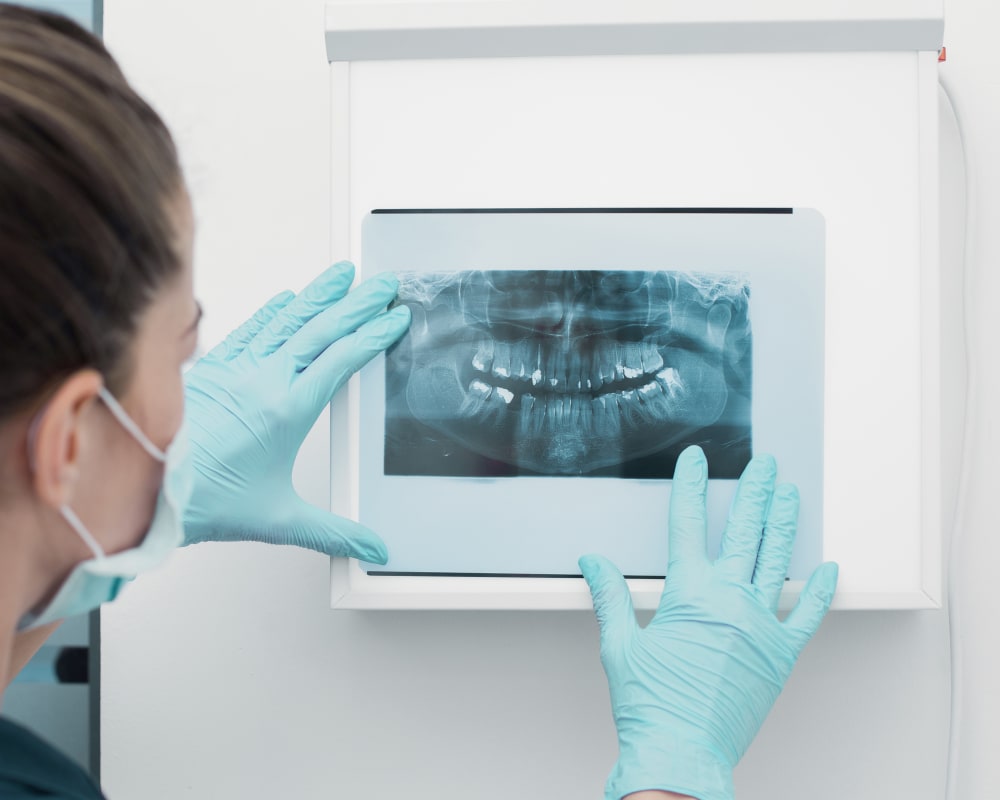 Technologie dentaire, Dentiste à Sainte-Justine